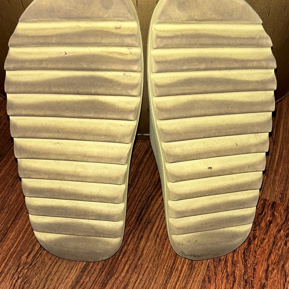 YEEZY slides - Picture 9 of 9
